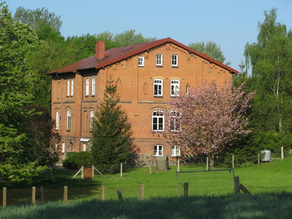 Gutshaus Zietlitz Hotel Dobbin-Linstow Exterior foto
