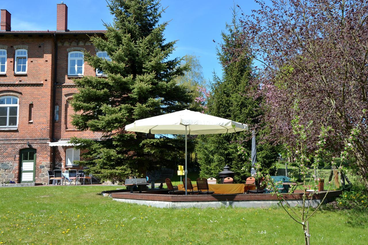 Gutshaus Zietlitz Hotel Dobbin-Linstow Exterior foto