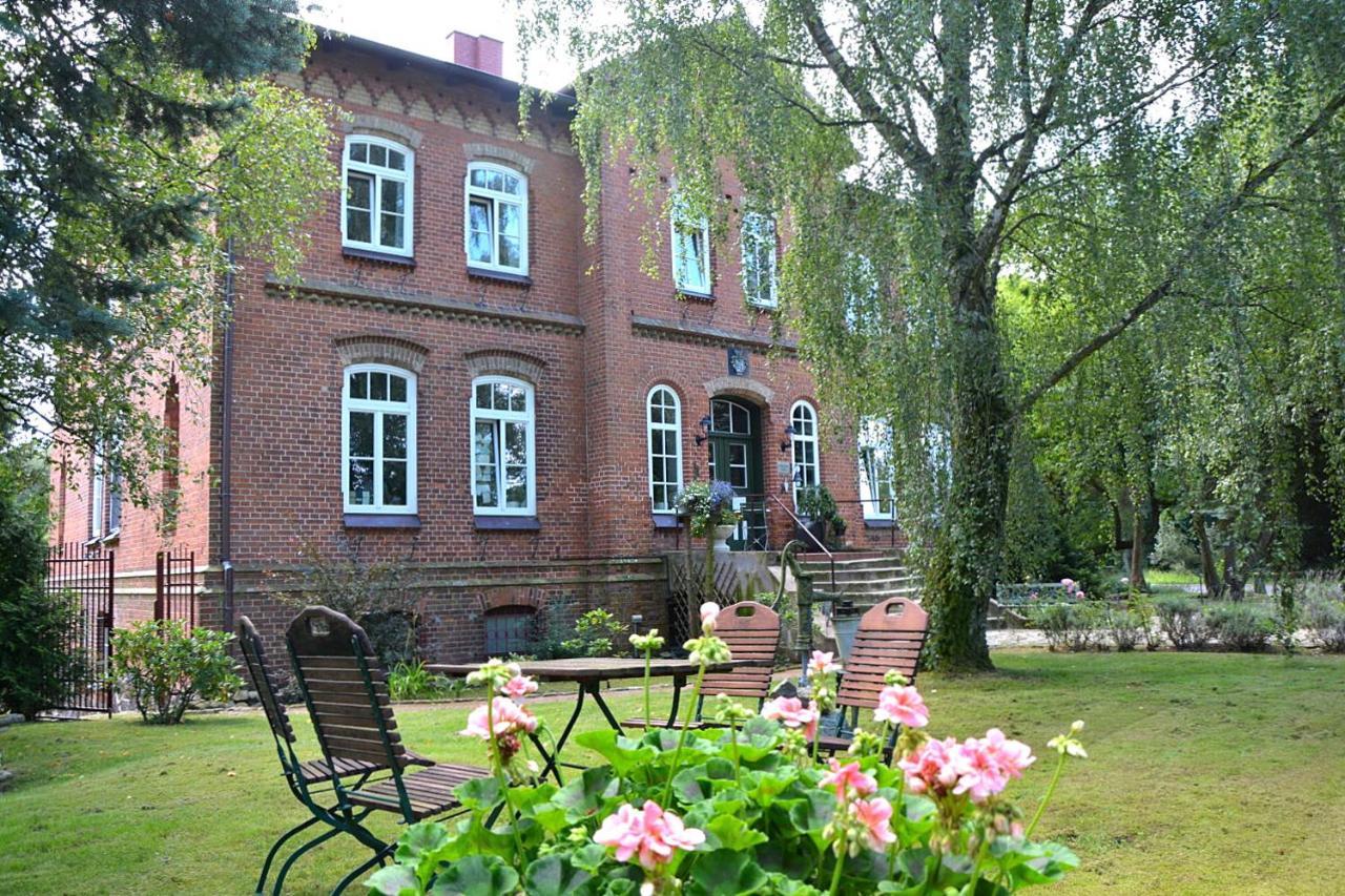 Gutshaus Zietlitz Hotel Dobbin-Linstow Exterior foto